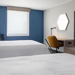 Standard Queen Room Two Queen Beds